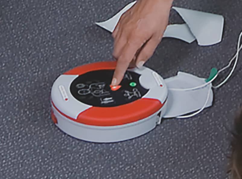 Erste Hilfe: Einsatz eines Defibrillators (AED)