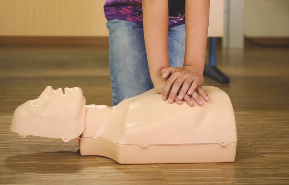 Erste Hilfe: Wie funktioniert die Herzdruckmassage?